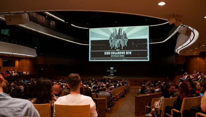 Na zdjęciu sala główna NFM podczas pokazu filmu z muzyką organową