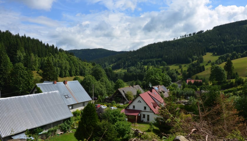 <p>Bielice - widok z drogi na Kowadło</p>