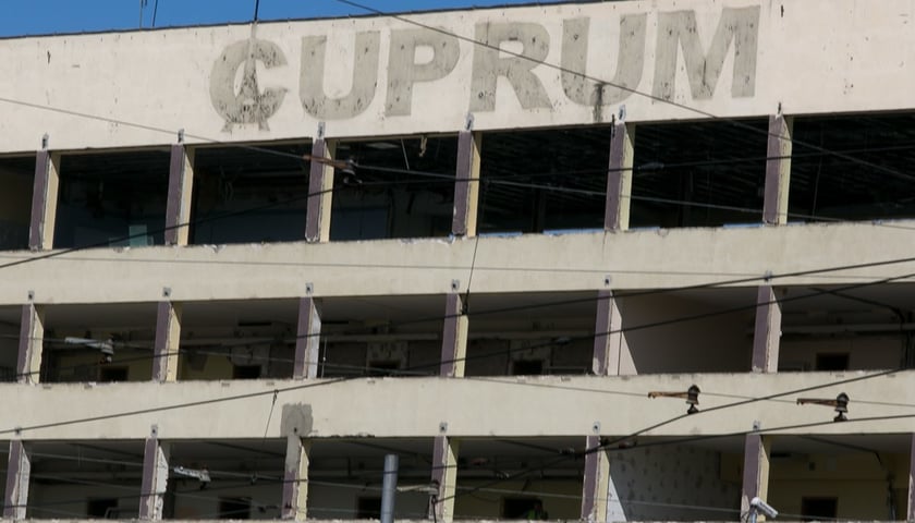 <p>Wyburzanie biurowca Cuprum</p>
