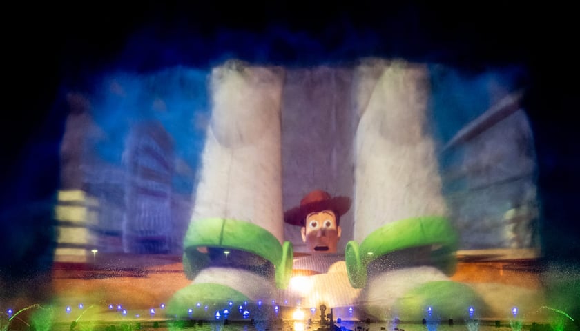 Pr&oacute;ba generalna pokazu specjalnego fontanny multimedialnej "Pixar: Lato Przyjaźni"