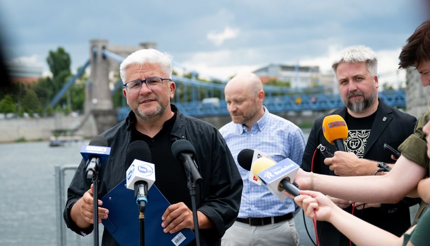 Tomasz Sikora | Wodowanie urządzenia (bojki) analitycznego przy moście Grunwaldzkim oraz bojka na Odrze, 23 lipca 2025 roku