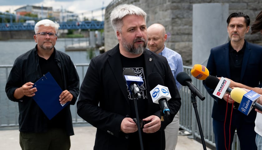 Radosław Michalski | Wodowanie urządzenia (bojki) analitycznego przy moście Grunwaldzkim oraz bojka na Odrze, 23 lipca 2025 roku