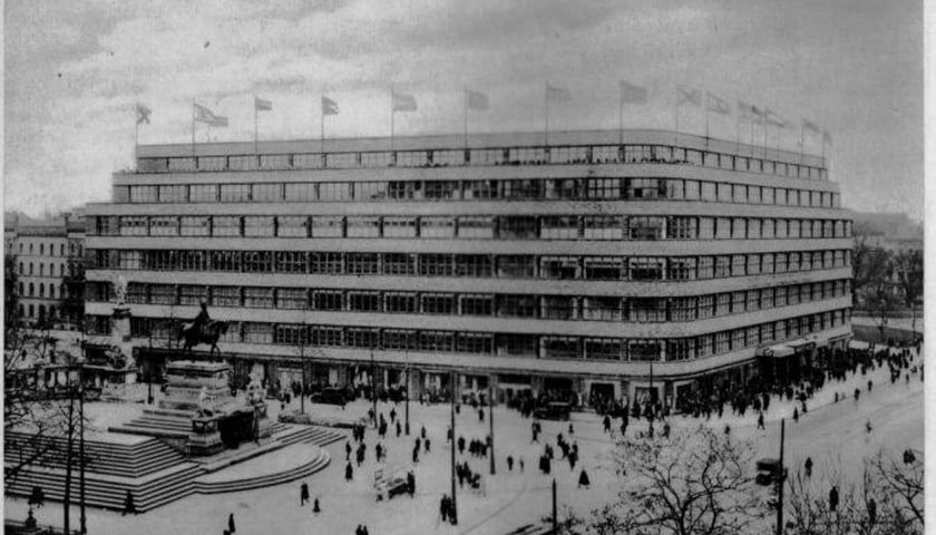 <p>Renoma&nbsp; w latach 1930-1933</p>