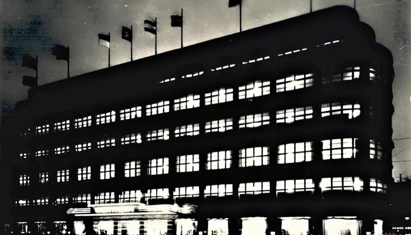 <p>Renoma&nbsp; w latach 1930-1933, nocą</p>