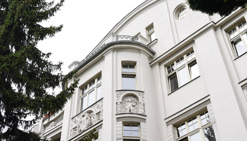 Kamienica pl. Powstańców Śląskich 11, lipiec 2025