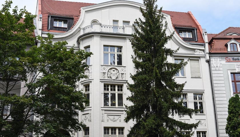 Kamienica pl. Powstańców Śląskich 11, lipiec 2025