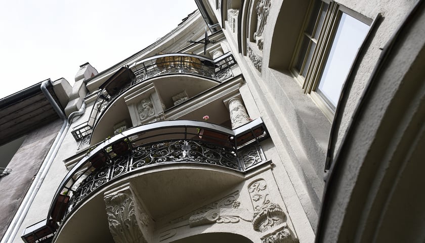 Kamienica pl. Powstańców Śląskich 11, lipiec 2025