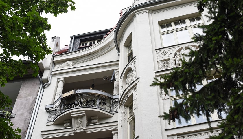 Kamienica pl. Powstańców Śląskich 11, lipiec 2025