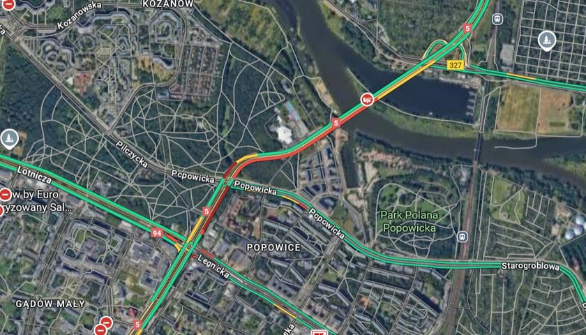 Korki wokół mostu Milenijnego we Wrocławiu po stłuczce