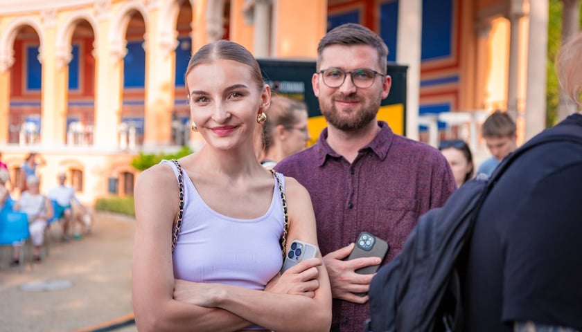 Kobieta i mężczyzna podczas gry mobilnej na Bastionie Sakwowym, 26 lipca 2025