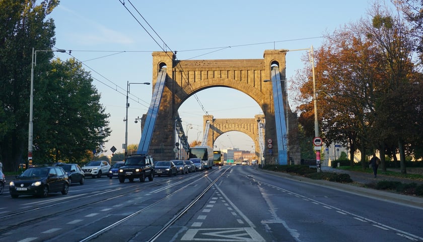Most Grunwaldzki 30 lipca 2025. Ruch samochodowy jest już przywrócony, tramwaje wrócą na swoje stałe trasy przejazdu przez most w sobotę 2 sierpnia 2025.