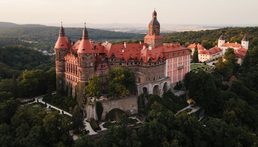 Zamek Książ z  oddali