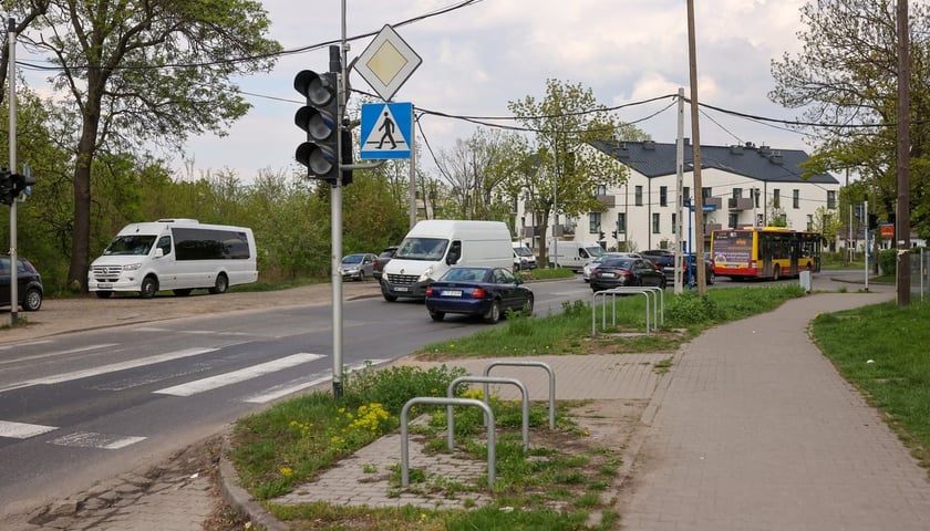Okolice skrzyżowania Awicenny, Wiejskiej i Mokronoskiej przeznaczonym do przebudowy