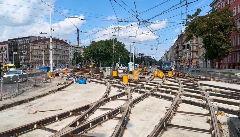 Remont torowiska na skrzyżowaniu Pomorska-Dubois
