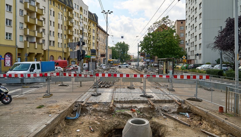 Remont torowiska na skrzyżowaniu Pomorska-Dubois