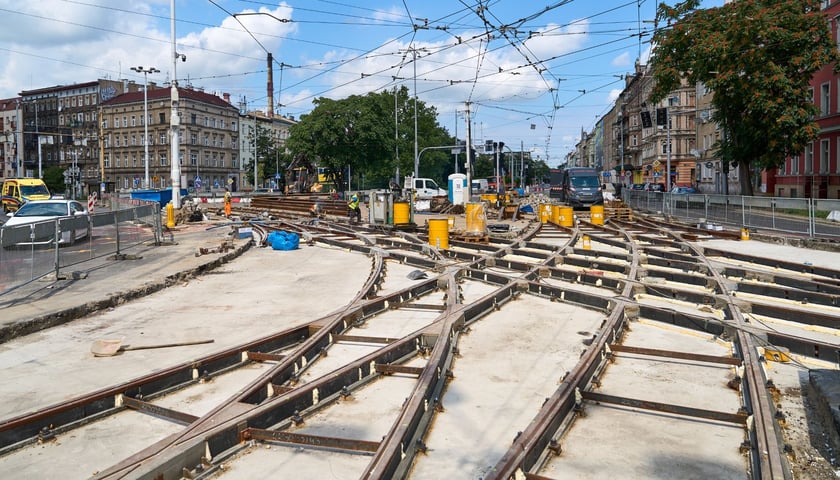 Remont torowiska na skrzyżowaniu Pomorskiej z Dubois 