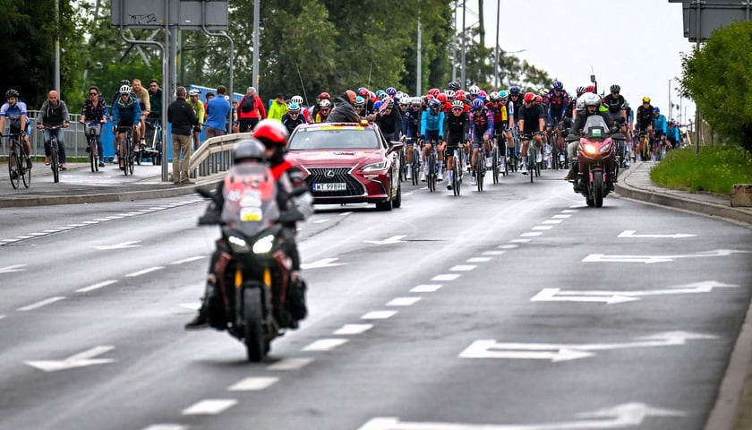 Peleton 82. Tour de Pologne alei Armii Krajowej