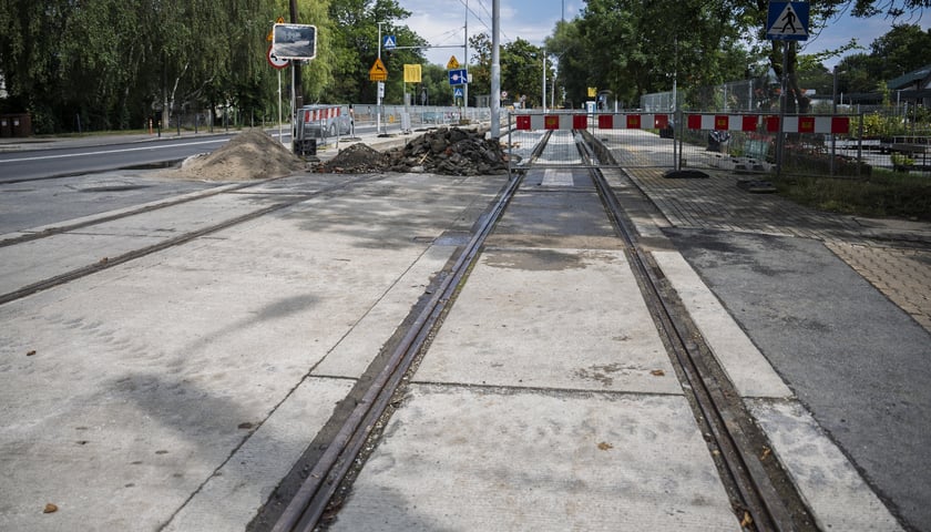 Budowa torowiska na ulicy Kosmonautów