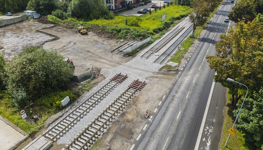 Budowa torowiska na ulicy Kosmonautów z lotu ptaka