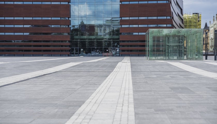 Plac Wolności we Wrocławiu przed rozpoczęciem remontu - sierpień 2025 r.