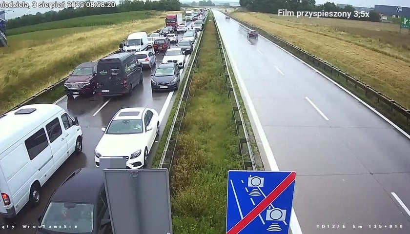 Zawracający kierowcy na autostradzie A4.