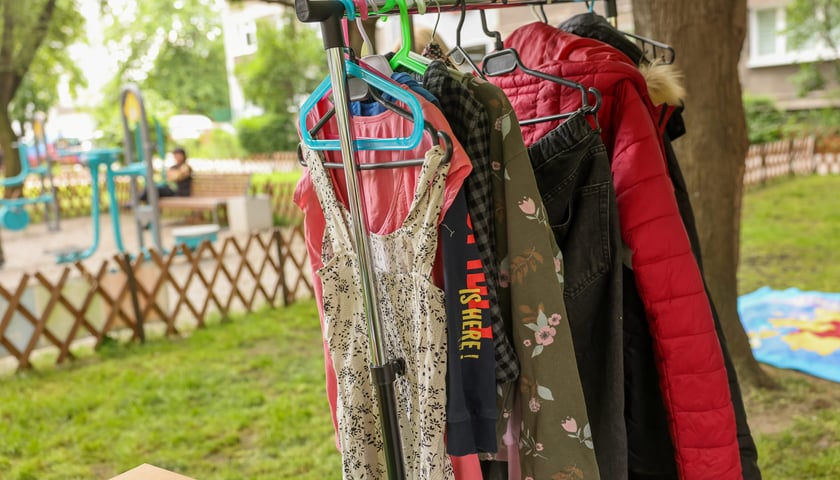 <p>Ubraniowy "swap" to ważna częśc edukacyjnej strony festyn&oacute;w "Dbam to mam"</p>