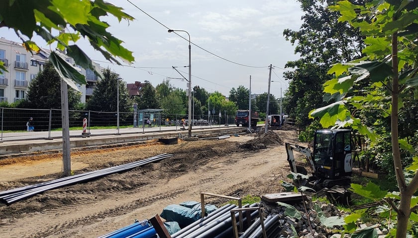 Budowa mijanki tramwajowej na ul. Przyjaźni. Zostanie tam położony drugi tor