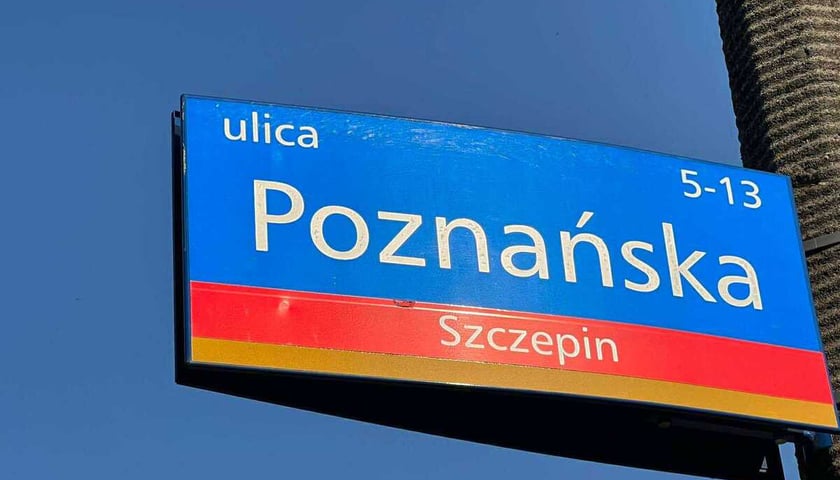 <p>Tabliczka z nazwą ulicy: Poznańska.</p>