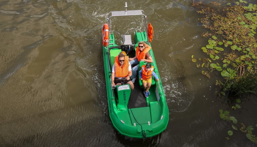 Lato w mieście. Wrocławianie spacerują nad Odrą i na Ostrowie Tumskim