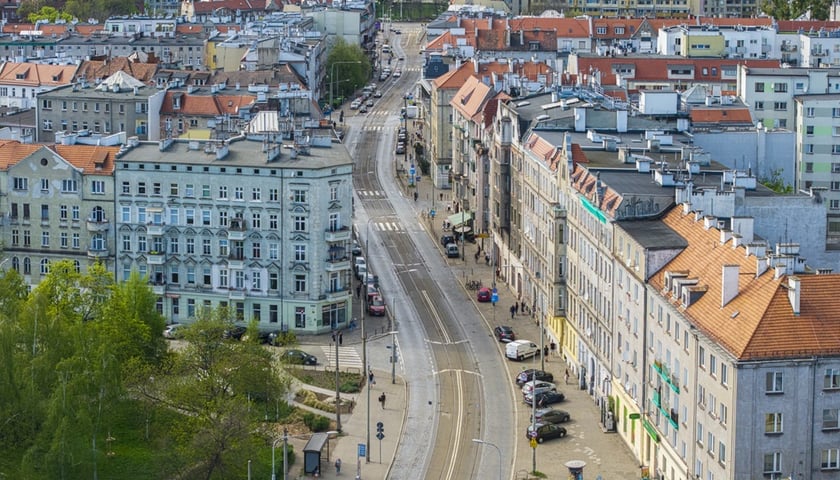 Widok na ulicę Nowowiejską z lotu ptaka