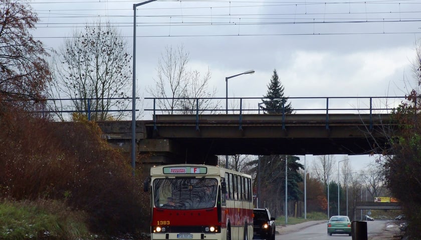 <p>Poznański Jelcz PR110 przed remontem</p>