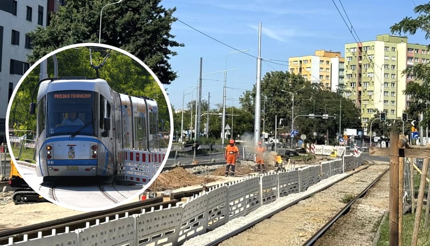 Prace na ul. Bardzkiej, w kółeczku tramwaj (zdjęcie ilustracyjne)
