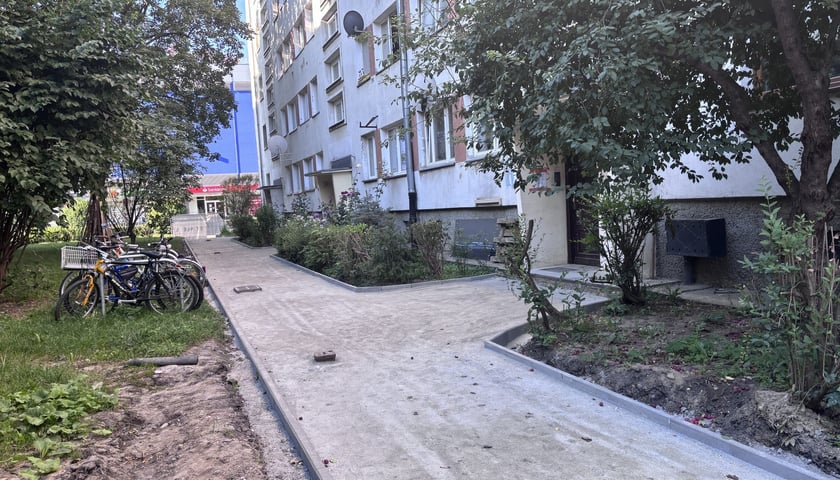 <p>Przeznaczona do remontu część podw&oacute;rza w kwartale ulic raniborska&mdash;Dobra&mdash;Legnicka&mdash;Trzemeska</p>
