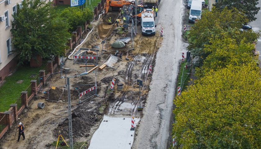 Przebudowa Koszarowej na początku października, widok z drona