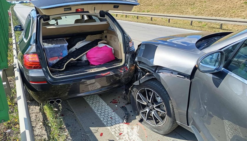 Rozbite samochody. Na autostradzie A4, odcinek Węzeł Kostomłoty – węzeł Kąty Wrocławskie, kierunek Zgorzelec zderzyły się 3 samochody, 31.08.2025
