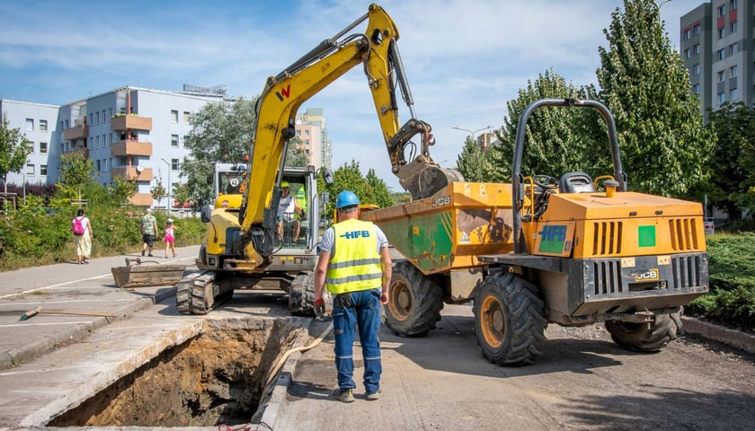 Rozpoczęły się prace przy wymianie rurociągu na ulicy Bajana