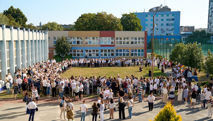 Rozpoczęcie roku szkolnego 2025/2026 w SP 97 przy ul. Prostej, 01.09.2025