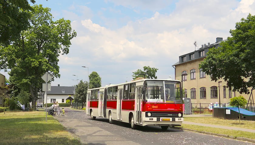 Odrestaurowany Ikarus 280.26 z kolekcji Klubu Sympatyków Transportu Miejskiego