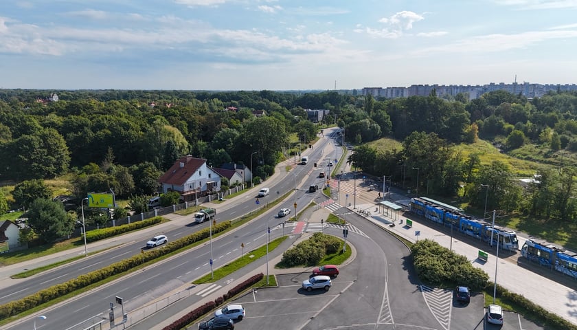 Widok na działkę Develii i okolice - ulicę Pilczycką