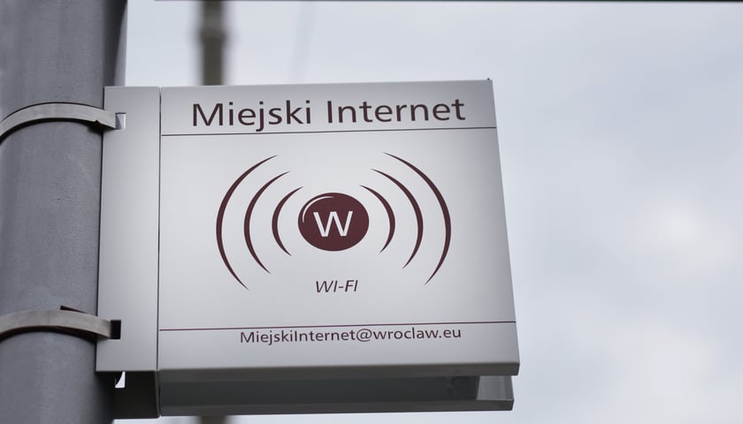 Przystanki z Miejskim Internetem oznakowane