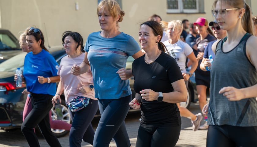 <p>IPAPOLRUN 2025 we Wrocławiu - bieg funkcjonariuszek i pracownic cywilnych policji z Dolnego Śląska, z okazji 100-lecia kobiet w policji</p>