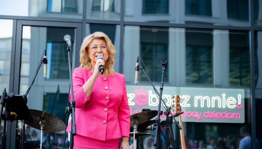 Agnieszka Aleksandrowicz-Zdral, prezes Fundacji ZOBACZ MNIE podczas otwarcia Centrum Terapii i Wsparcia ZOBACZ MNIE w Rodzinie.