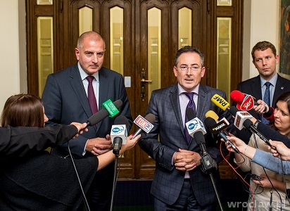 Minister przywiózł etaty