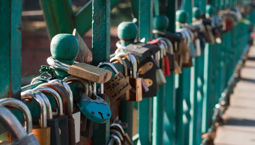 Co dalej z kłódkami zakochanych z mostu Tumskiego?