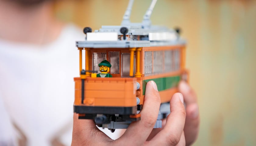 Mateusz Wawrowski podczas lipcowej wystawy "Fajnie się składa" w Czasoprzestrzeni pokazał zbudowanego z Lego Maximuma