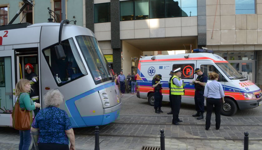 Uwaga karetka, czyli błędy kierowców (wideo)