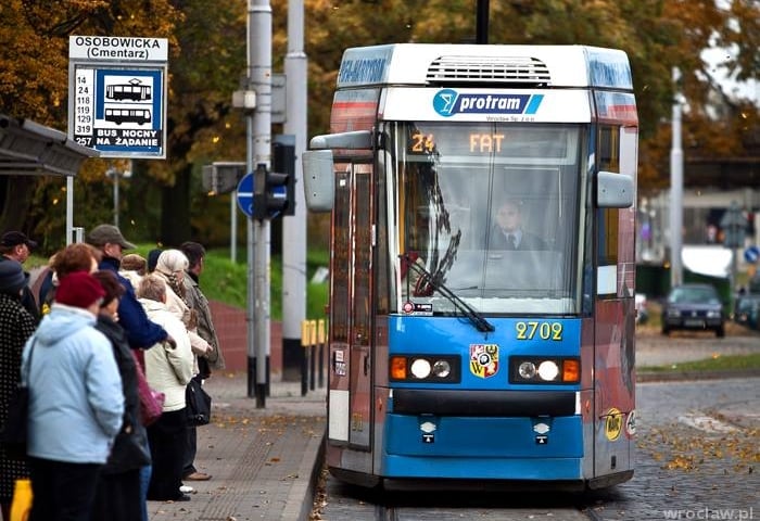 Spory ruch przy cmentarzach