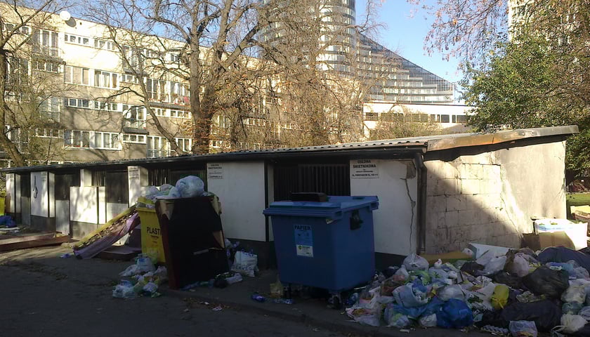 Problem ze śmieciami na Powstańców Śląskich