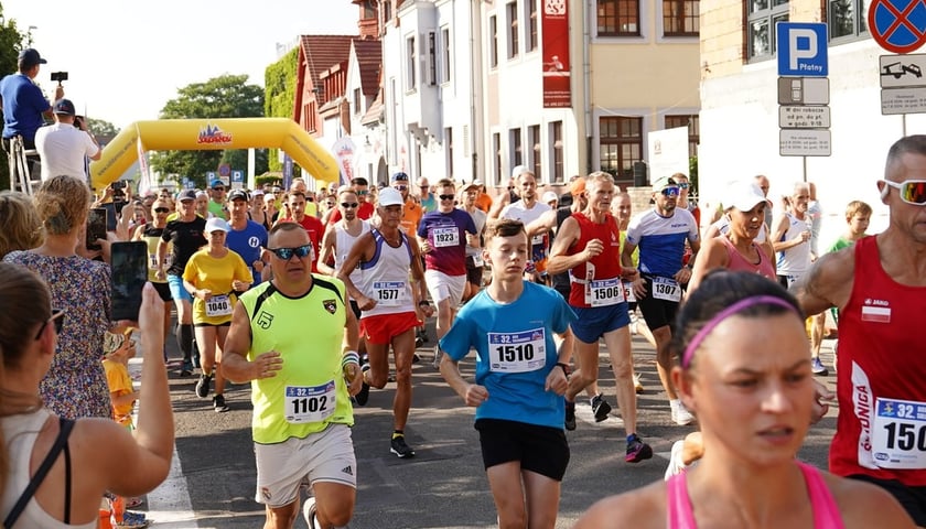 32. Bieg Solidarności we Wrocławiu we Wrocławiu - grupa biegaczy