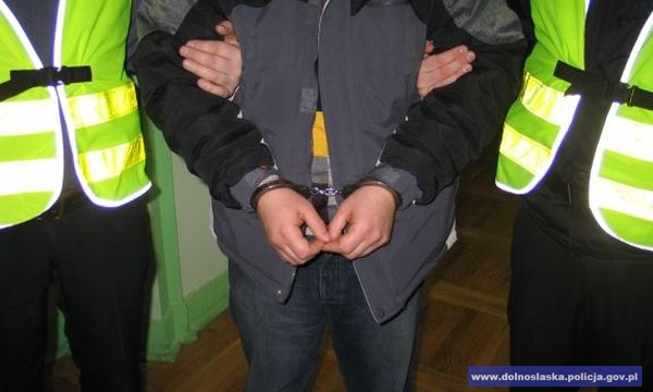 Pijany uszkodził karetkę